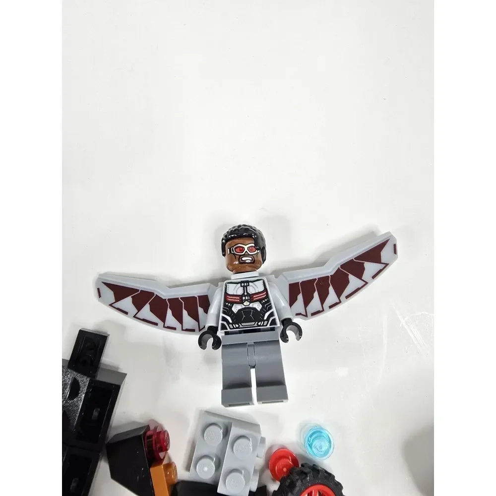 LEGO‎ Marvel Super Heroes: Crossbones' Hazard Heist (76050) Used - Picture 6 of 9